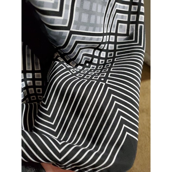 Bebop black and white print above-the-knee dress - Picture 3 of 4